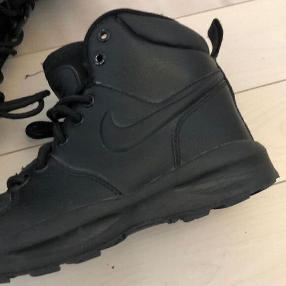Nike Youth's Solid Manoa Leather Lace-Up Boots Black Size 14Y - Picture 3 of 5